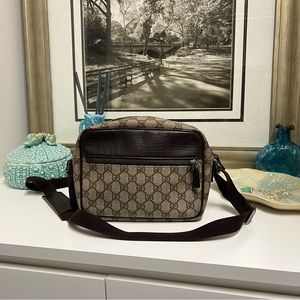 Gucci GG Supreme leather shoulder crossbody camera handbag purse 100% authentic